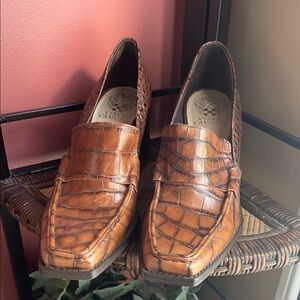 Vince Camuto Brown embossed Crocodile loafer heels sz 9